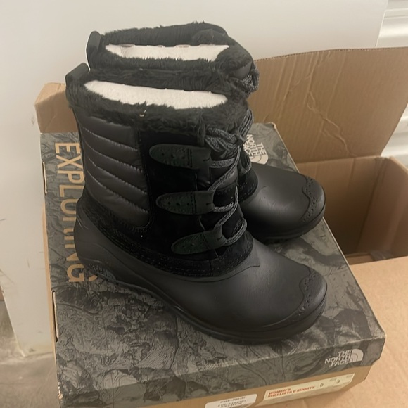 The North Face Ladies Boots - Picture 2 of 6